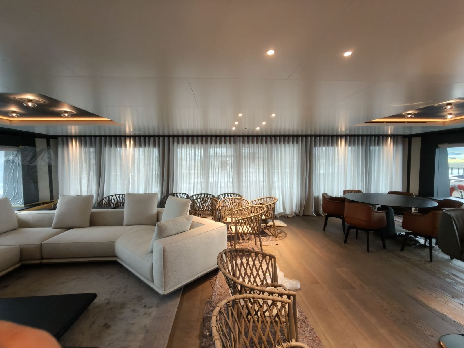 M/Y Explorer 60m saloon curtains